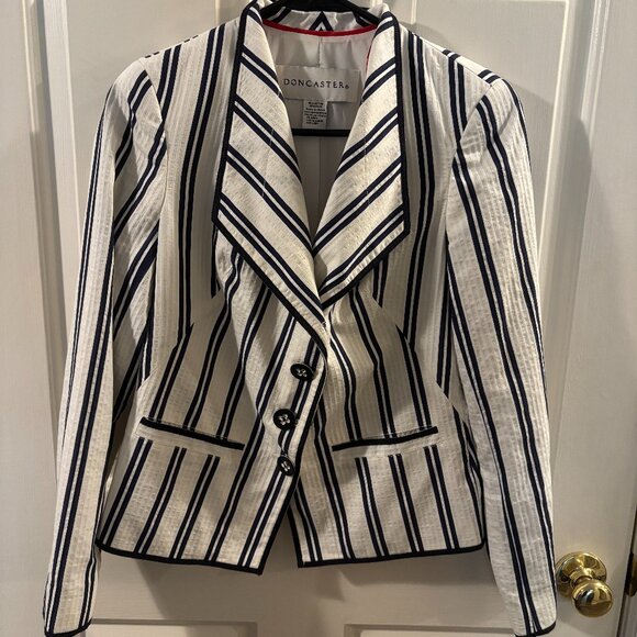 Doncaster Women's Navy and White Striped Blazer Suit Jacket ~ Size: 6P - Picture 1 of 4